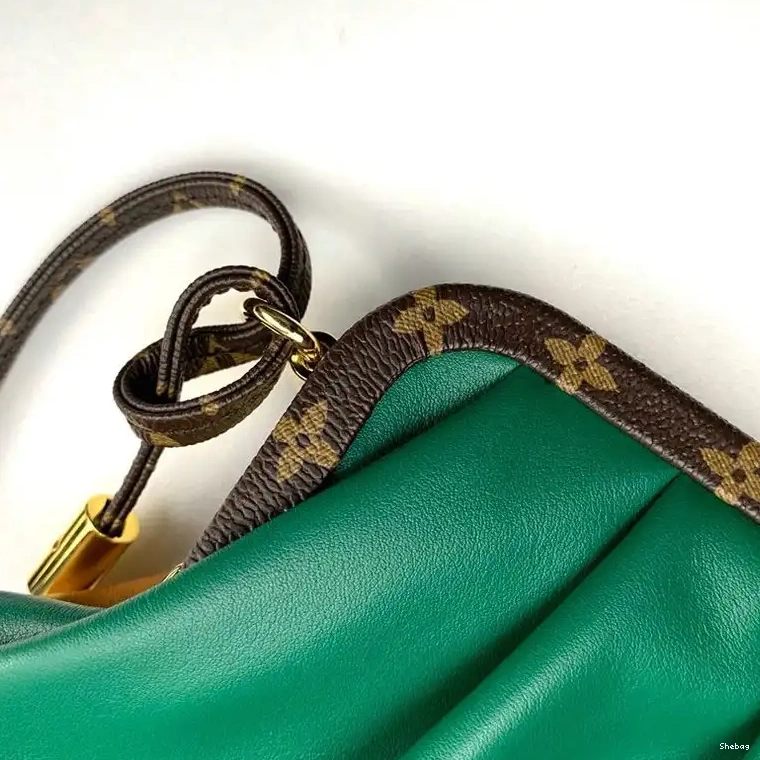 LV Bags 20B570263 0528